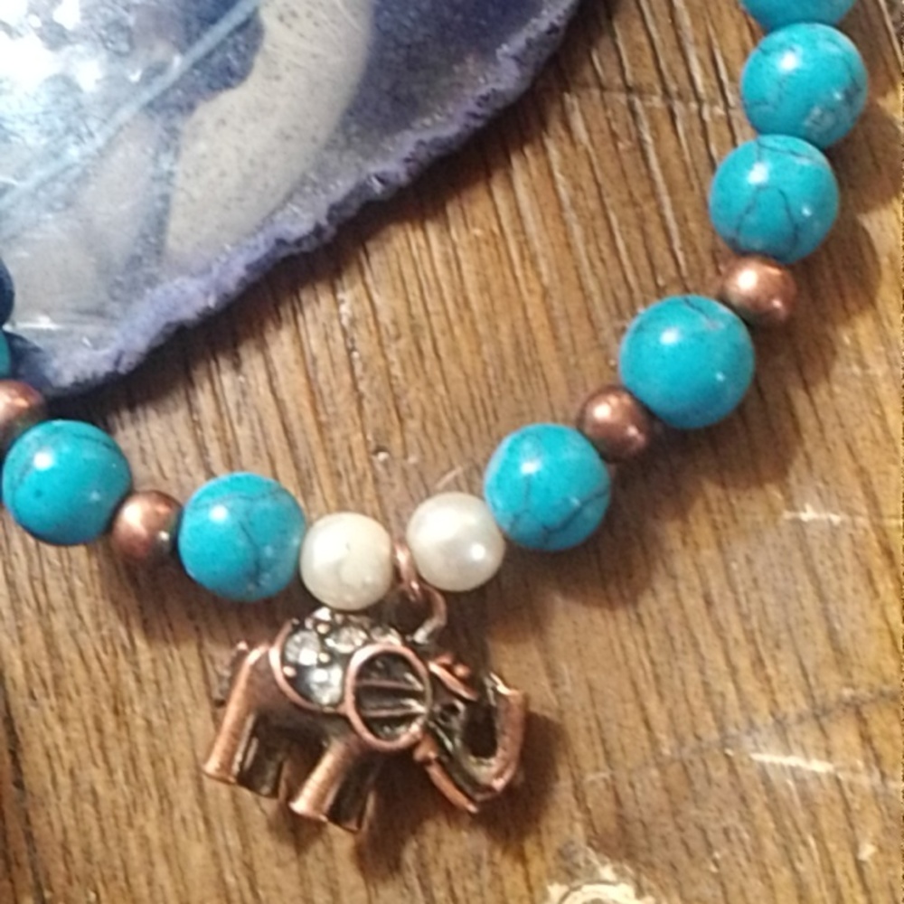 Reconstituted Turquoise Bracelet with elephant charm Stretchy - Picture 2 of 3